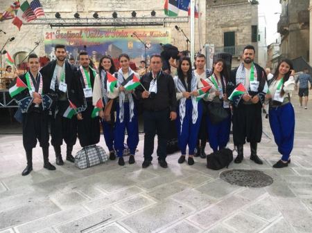 فرقة الزبابدة للدبكة والفنون الشعبية تعود الى ارض الوطن بعد مشاركة فاعلة بعدد من مهرجانات ايطاليا